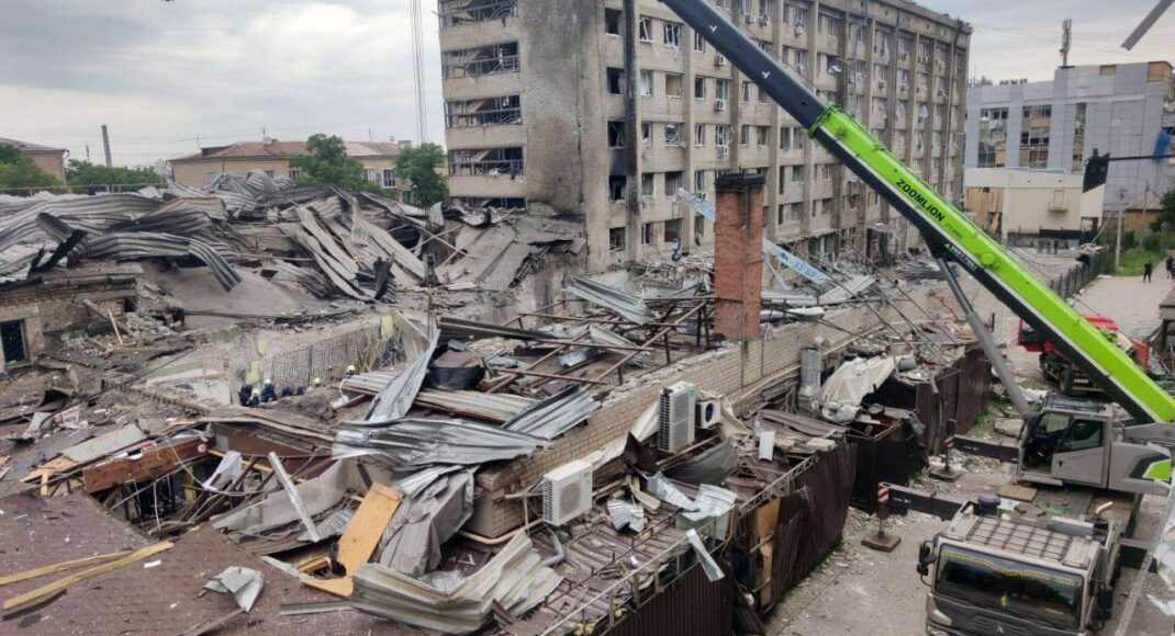 Гончаренко повідомив, що постраждалі від ракетного удару у Краматорську можуть лишатися під монолітною плитою