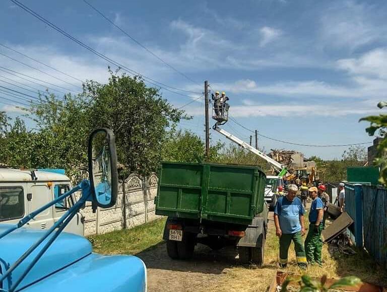 У Краматорську комунальники звітують про роботу: продовжують відновлення пошкоджених комунікацій після обстрілу