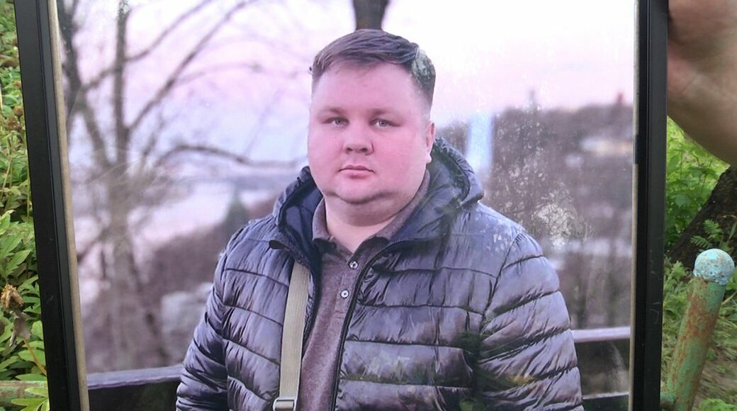У Краматорську простилися з загиблим під час ракетного удару по піцерії: відео