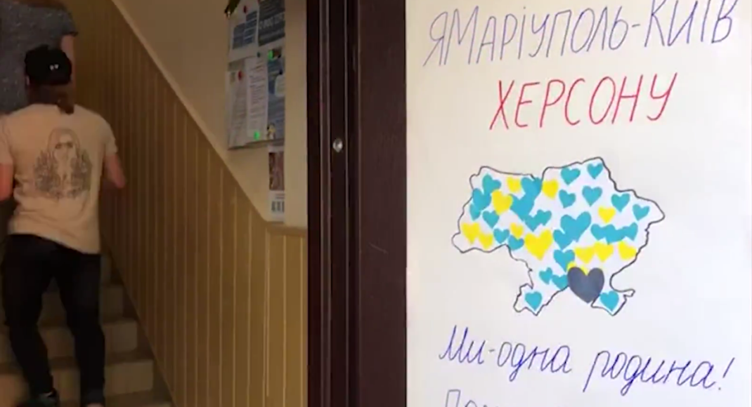 Маріупольцям у Києві вдалося зібрати 1200 кг речей, продуктів, засобів гігієни для людей з Херсонщини
