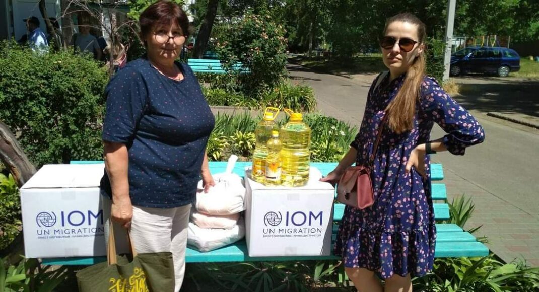 Переселенці з Луганщини отримали допомогу від МОМ у Черкасах і Харкові