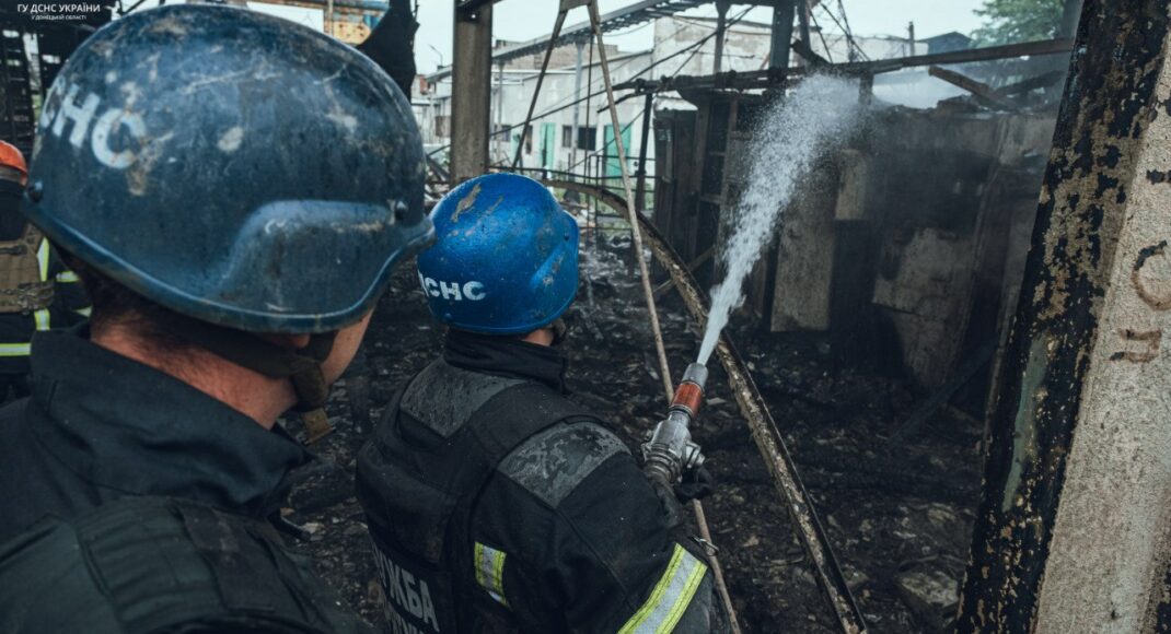 Рятувальники Торецька потрапили під ворожий обстріл у Бахмутському районі
