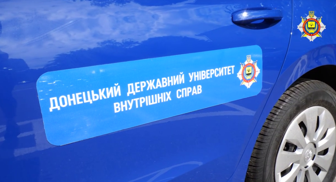 В Донецком университете внутренних дел обучают управлять легковым авто людей с инвалидностью