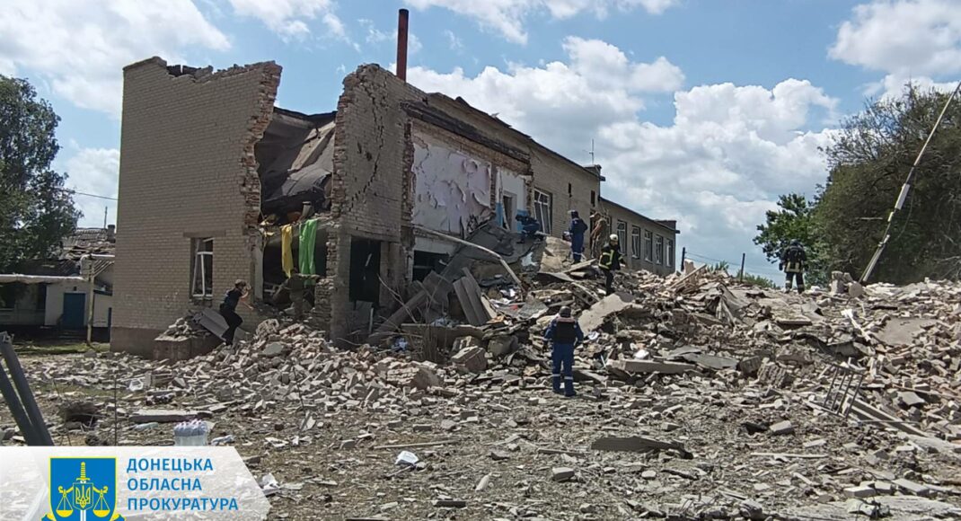 Окупанти обстріляли школу на Донеччині: загинуло дві жінки