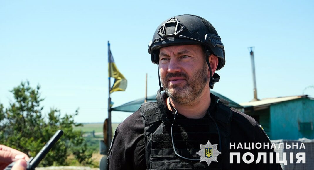 Начальник поліції Донеччини відвідав відділи у найгарячіших Бахмутського напрямку під ворожими обстрілами: відео