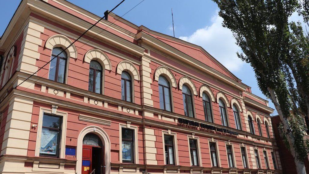 Центральна міська бібліотека ім. Короленка Маріуполь_06