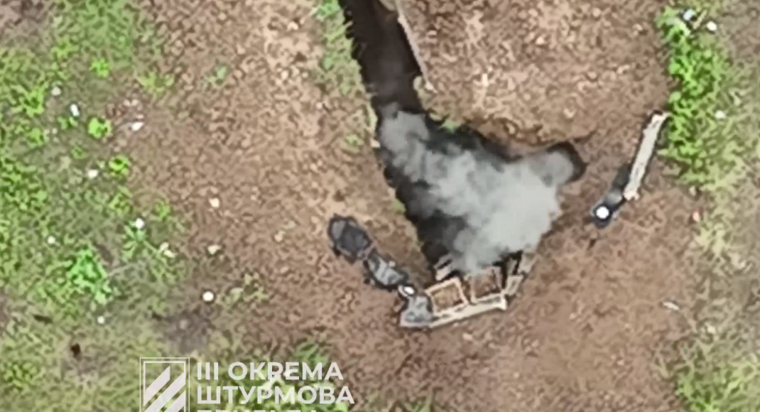 На Бахмутському напрямку українські військові знищили позицію окупантів та зброю ворога: відео