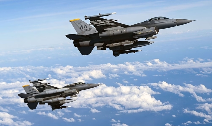 В Румынии ждут документы для обучения украинских пилотов на F-16