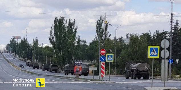 В окупованому Маріуполі зафіксовано рух двох ворожих колон у напрямку Бердянська
