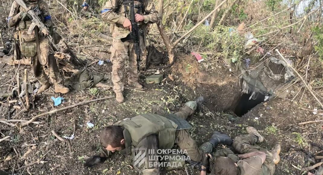 Украинские воины провели успешную зачистку посадки под Бахмутом и взяли группу россиян в плен: видео