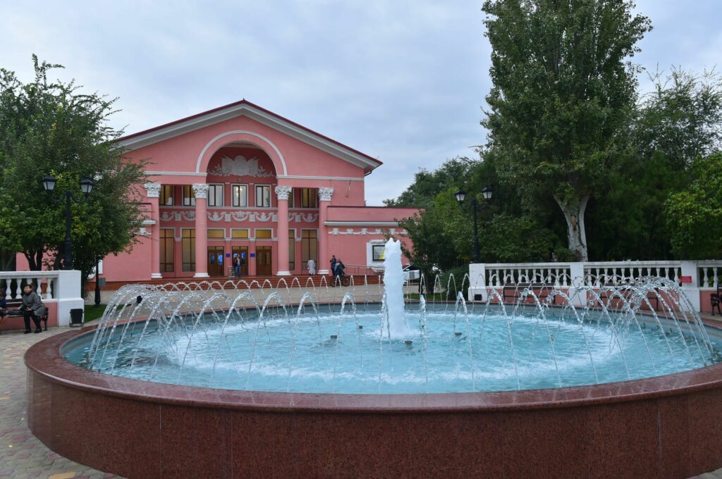 Луганський музично-драматичний театр