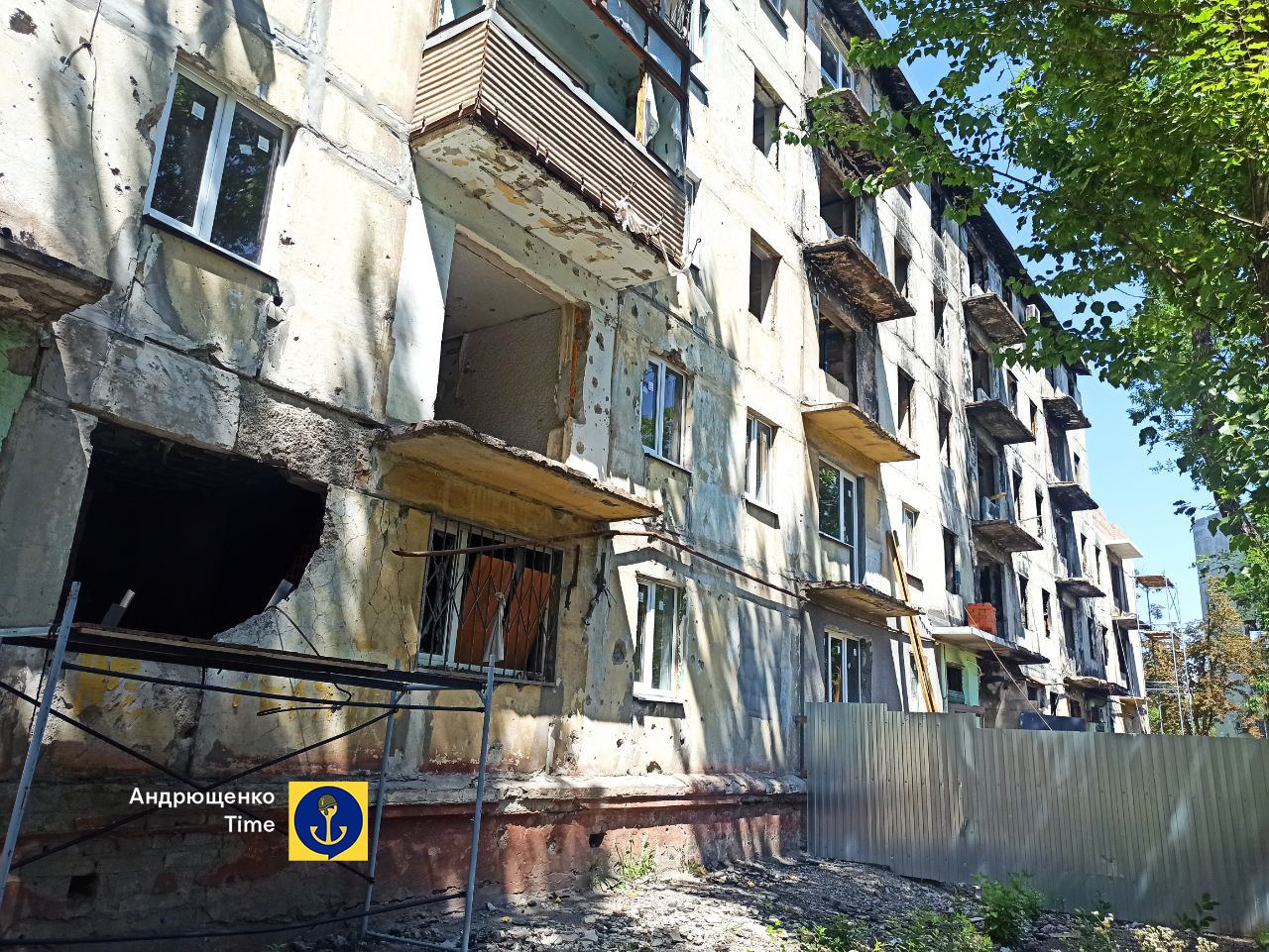 Загарбники вирішили знести будинок на Будівельників, 101 у окупованому Маріуполі