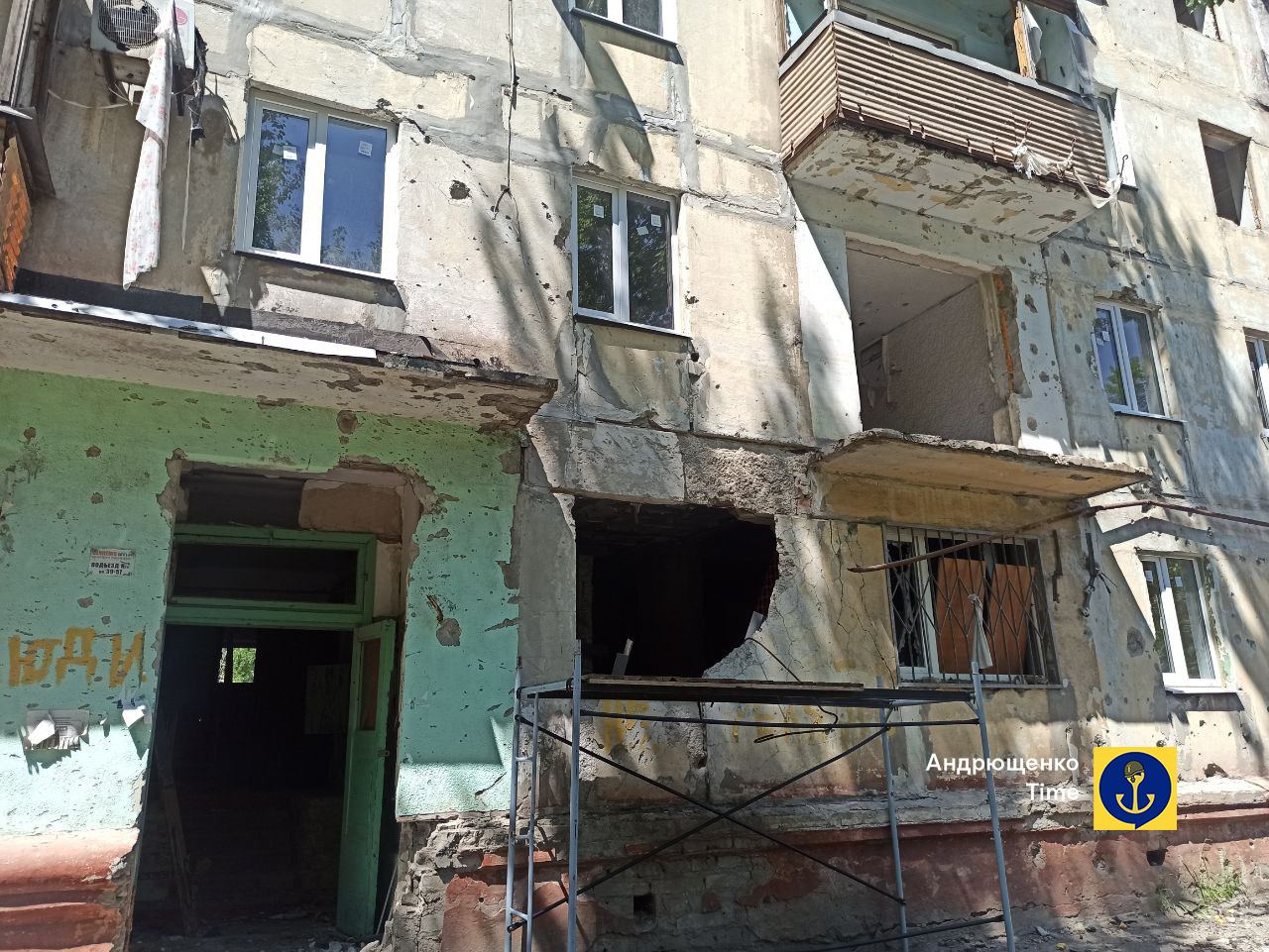 Загарбники вирішили знести будинок на Будівельників, 101 у окупованому Маріуполі