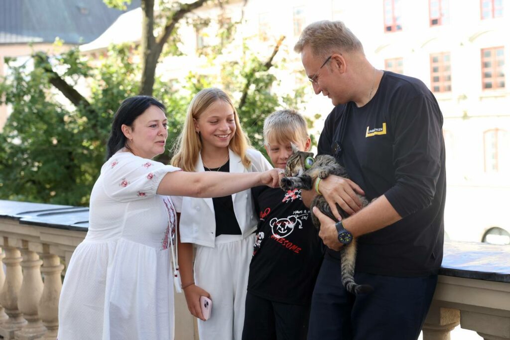 Сім'я Степаненків, що постраждала через обстріл вокзалу у Краматорську, повернулась до України