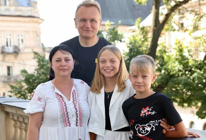 Сім'я Степаненків, що постраждала через обстріл вокзалу у Краматорську, повернулась до України