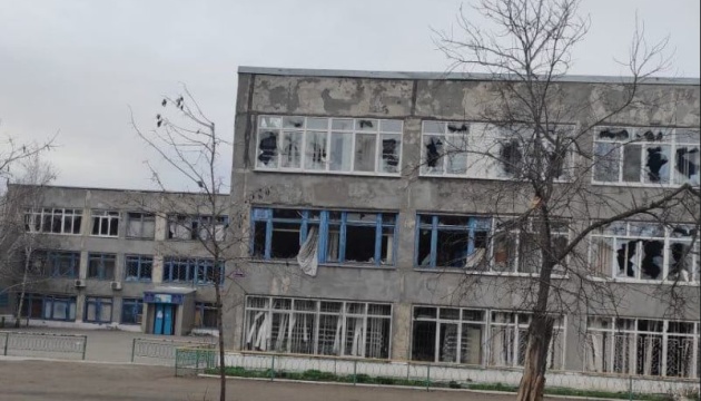 В захваченном Мариуполе оккупанты откроют 16 школ: многие из них без ремонта