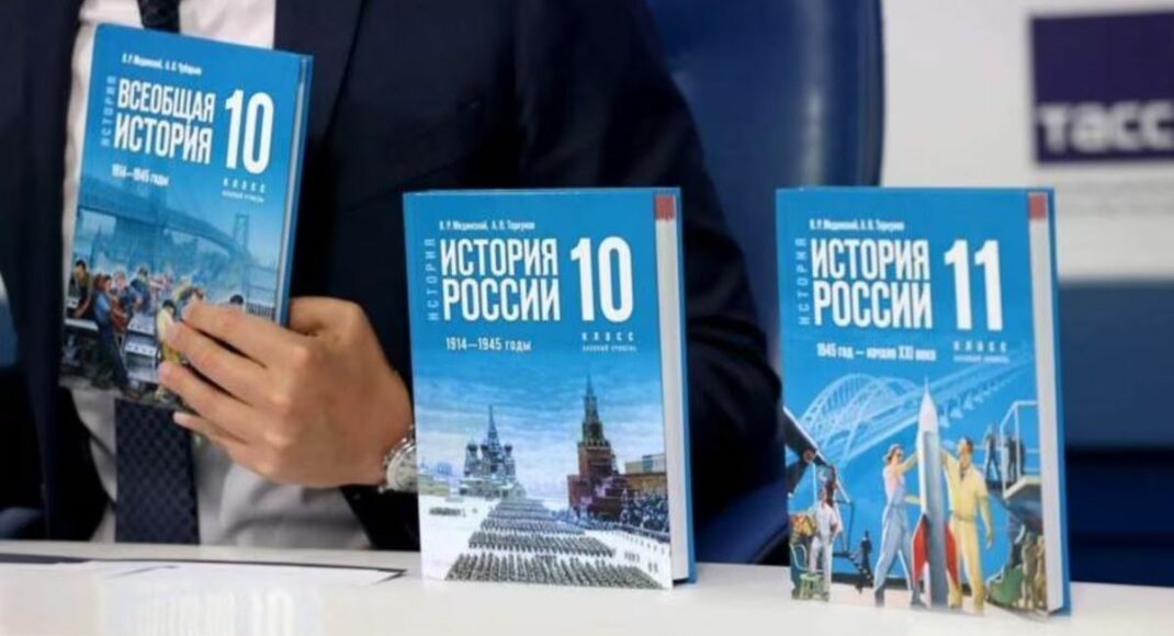 На окуповані Донеччину та Луганщину надійшли російські підручники з історії: з розділами про "СВО" та її "героїв"
