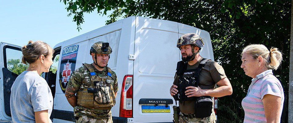 Полицейские Донетчины помогли организовать прием врачей в километре от фронта возле Угледара: видео, фото