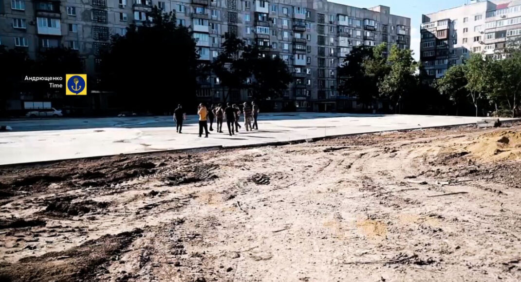 У Маріуполі загарбники на місці зруйнованого будинку зводять спортмайданчик, — Андрющенко