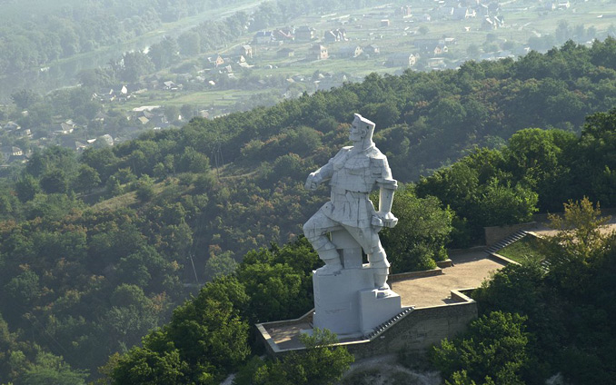 У Святогірську перейменували пам'ятник Артему