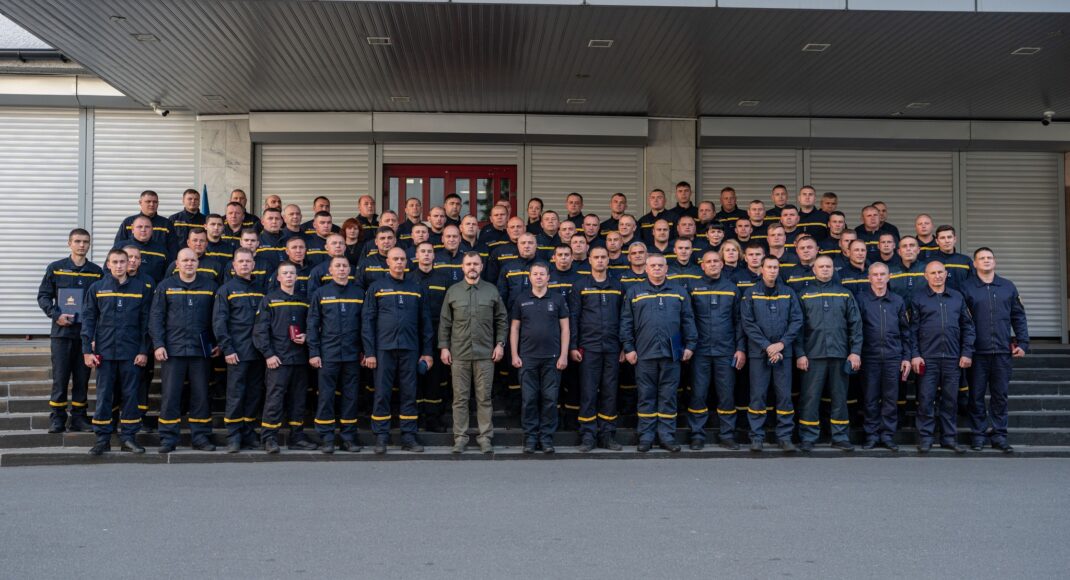 Клименко вручив нагороди 16 рятувальникам Донеччини