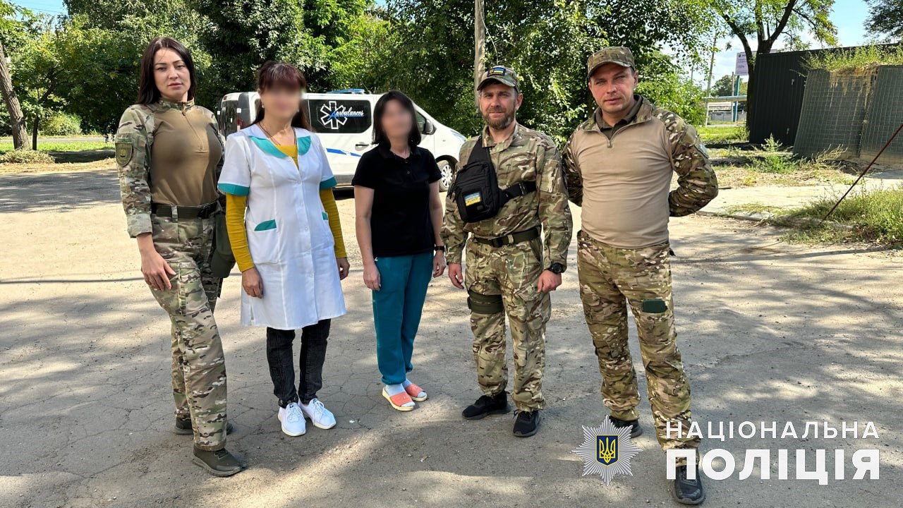 Майже тонну гуманітарної допомоги поліцейські Донеччини доставили у прифронтову Костянтинівку: фото