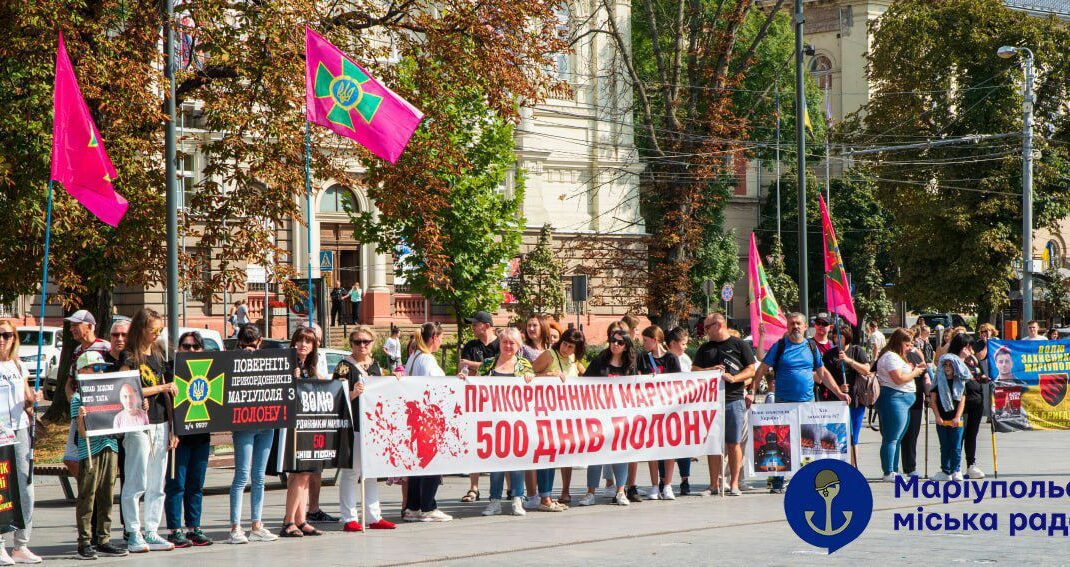 У Львові пройшла мирна акція на підтримку полонених захисників Маріуполя: фото
