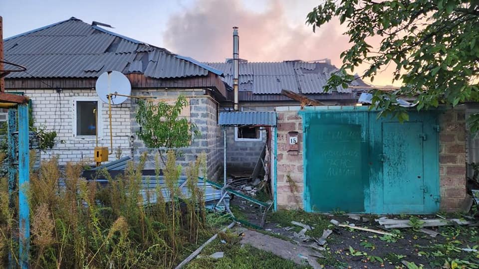 На Донеччині війська рф пошкодили будинки у Дружбі, Сіверську та Зарічному, — ОВА