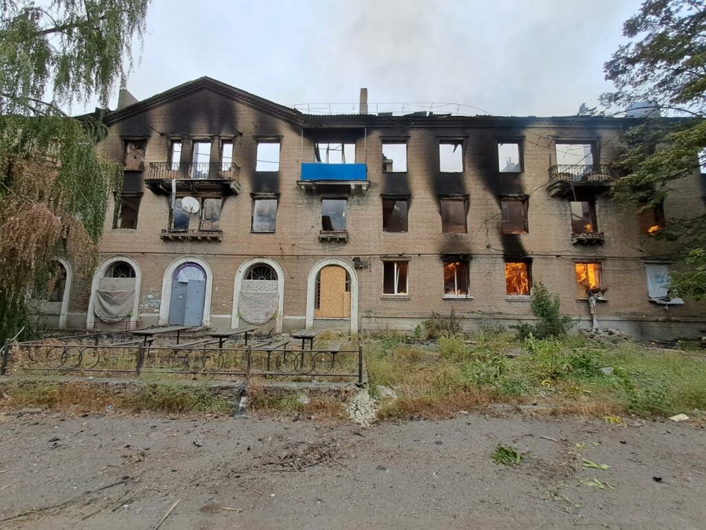На Донеччині війська рф пошкодили будинки у Дружбі, Сіверську та Зарічному, — ОВА