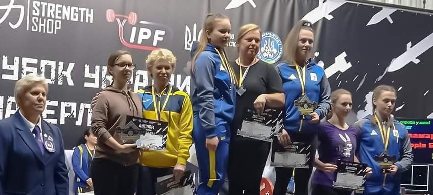 Жіноча команда Луганщини з пауерліфтингу стала срібним призером кубка України