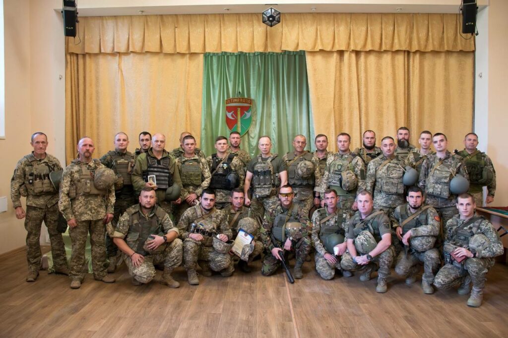 Сирський нагородив артилерістів