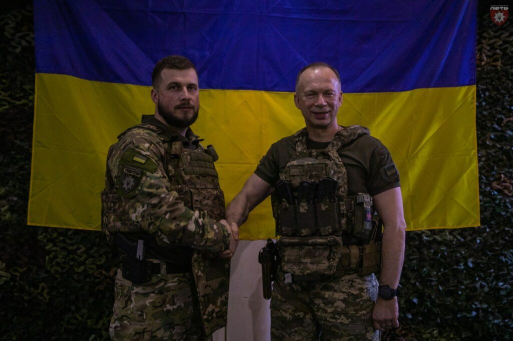 Сирський нагородив бригаду Лють