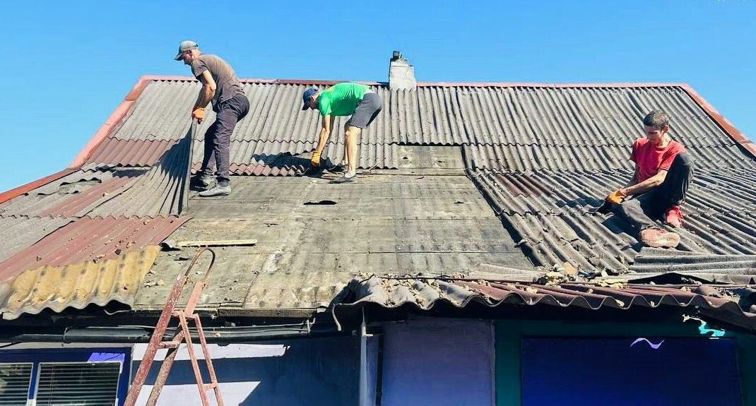 У Родинському ліквідовують наслідки російського обстрілу: фото