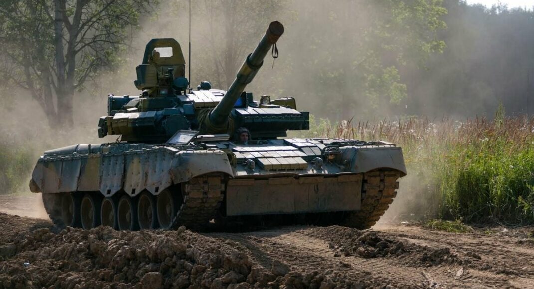 У Маріуполі колона російських танків Т-80 пройшла у бік Бердянська, — Андрющенко