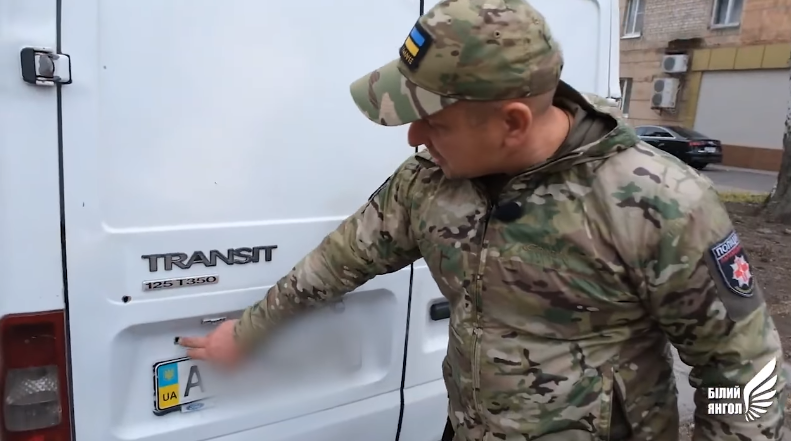 Під Авдіївкою під час порятунку людей евакуаційна група поліції потрапила під касетний обстріл ворога (відео)