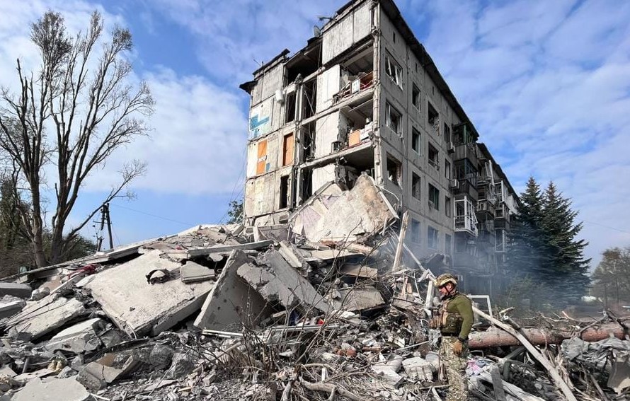 Під завалами зруйнованої обстрілами ворога багатоповерхівки в Авдіївці може перебувати чоловік, - Барабаш