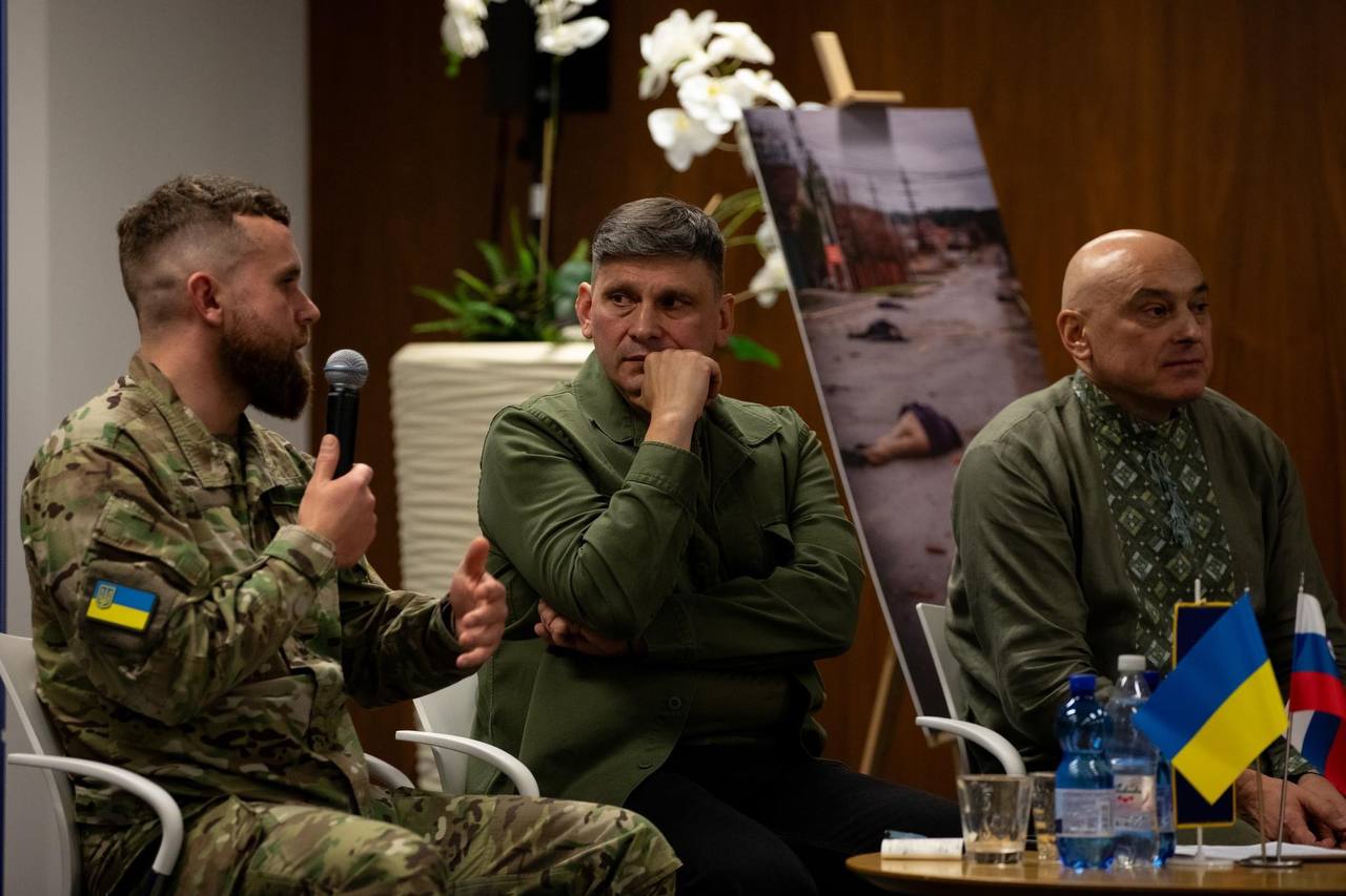 Захисник "Азовсталі" розповів про оборону Маріуполя під час презентації фільму "Абсолютне зло" в Словенії