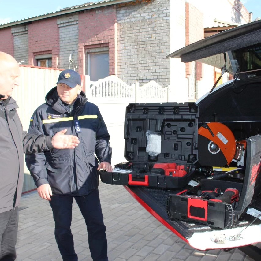 Лиманська громада подарувала ДСНС рятувальний автомобіля MITHUBISHI