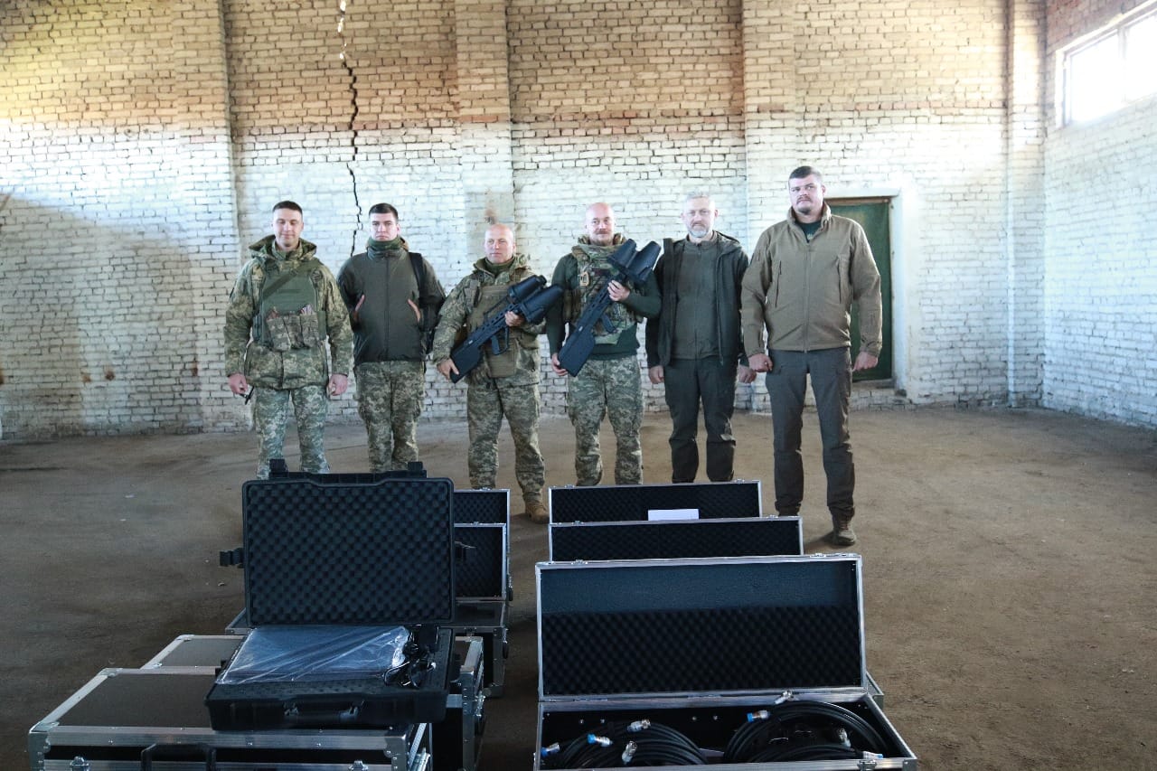 Лисогор разом із головою Держспецтрансслужби передали озброєння і техніку на фронт (фото)
