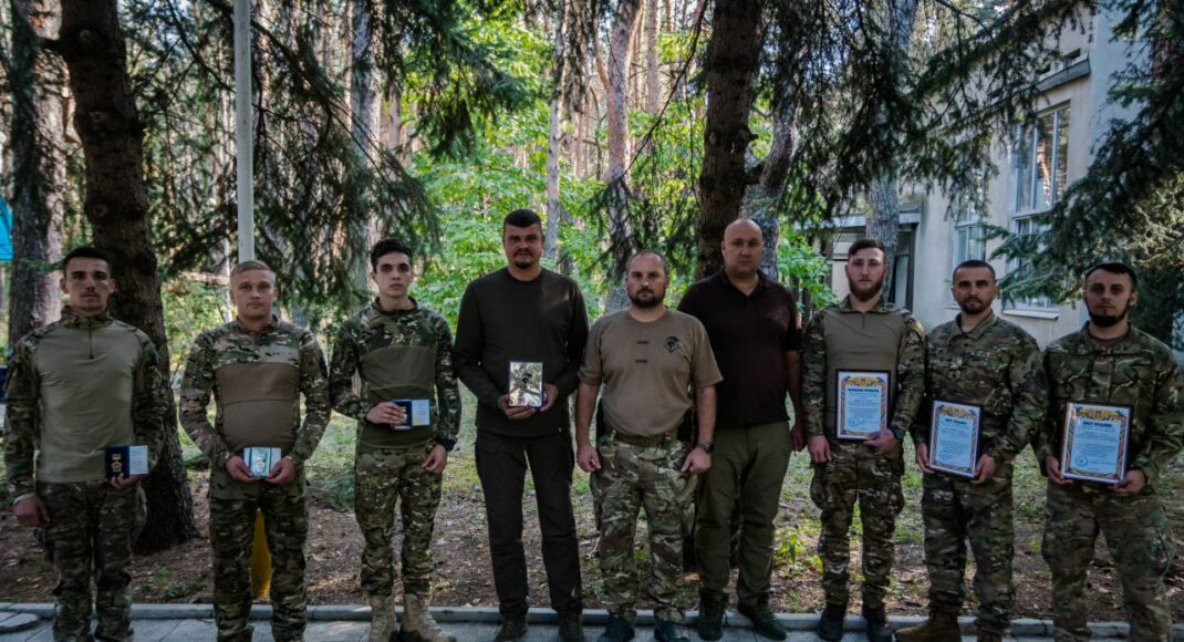 Голова Луганської ОВА відзначив День Захисників та Захисниць України у військовій частині на лінії зіткнення: фото