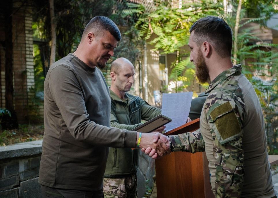 Голова Луганської ОВА відзначив День Захисників та Захисниць України у військовій частині на лінії зіткнення