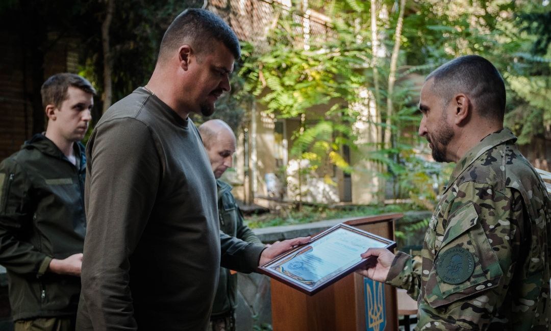 Голова Луганської ОВА відзначив День Захисників та Захисниць України у військовій частині на лінії зіткнення