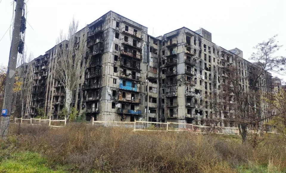 До кінця року окупанти демонтують у Маріуполі 500 багатоповерхівок, — Андрющенко