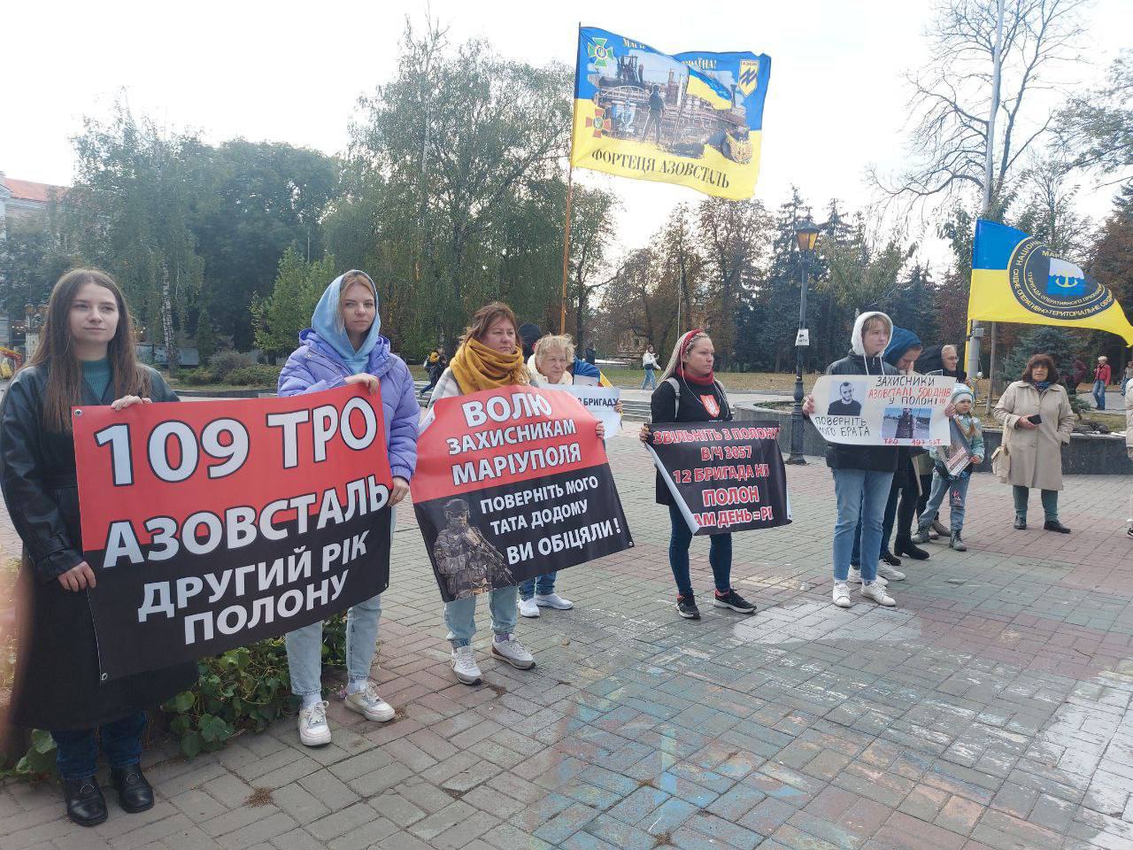 У Вінниці пройшов автопробіг маршрутом "Київ – Львів" на підтримку полонених захисників Маріуполя (фото)