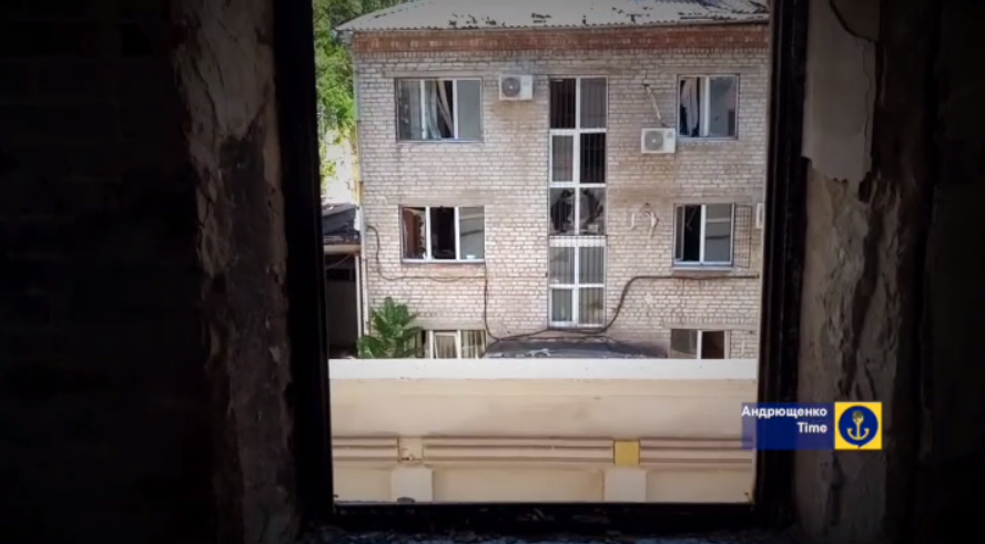 Архітектурі будинки в центрі Маріуполя перетворено на декорації до фільму жаху, - Андрющенко
