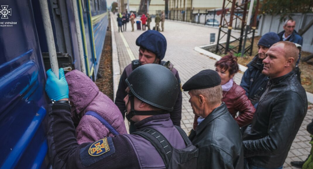Рятувальники з Очеретиного евакуювали 3 мешканців Авдіївки