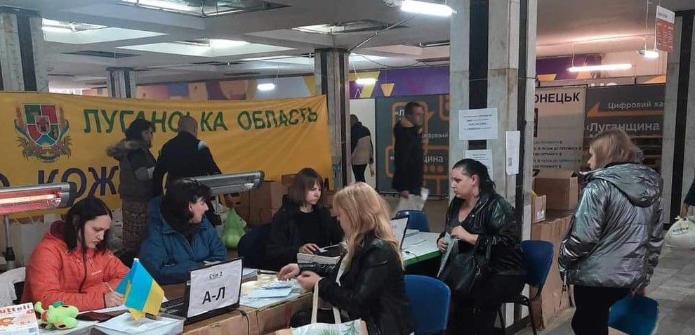 В Днепре переселенцев с Луганщины консультируют относительно пенсионного обеспечения