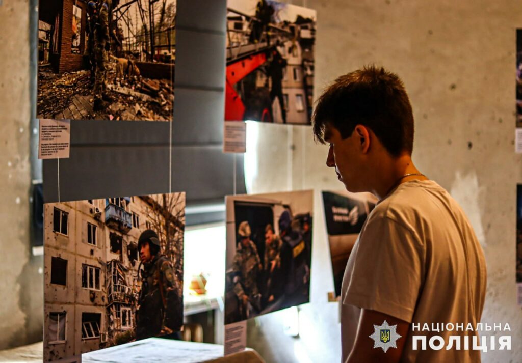 У Дніпрі відкрили фотовиставку, присвячену роботі поліцейських