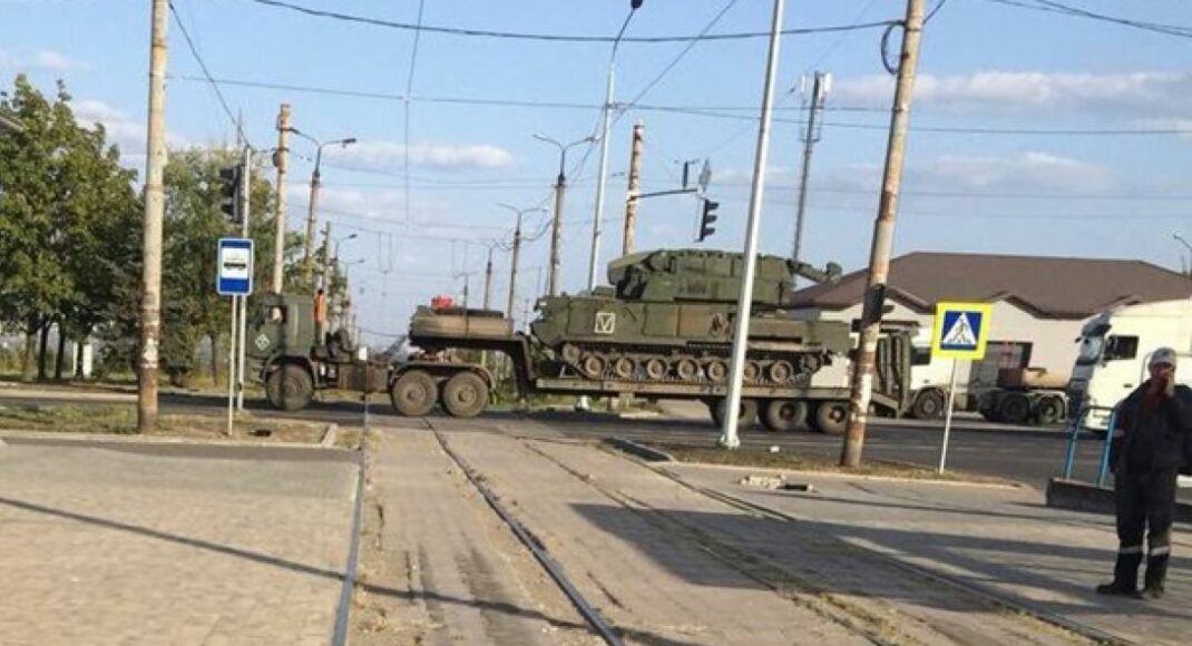 Россияне перебросили в Мариуполь дополнительно до пяти тысяч военных - Андрющенко