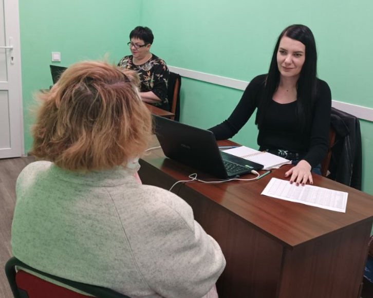 Около 11 тысяч переселенцев Луганщины за месяц получили помощь